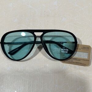 FRYE AND CO. Black Sunglasses with Blue Lenses